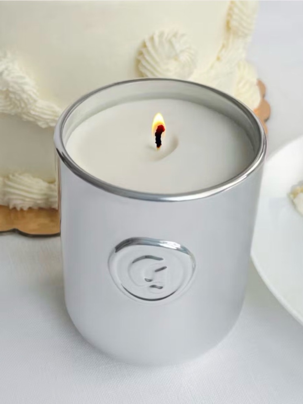 ✨Glossier Birthday Cake scented candle.